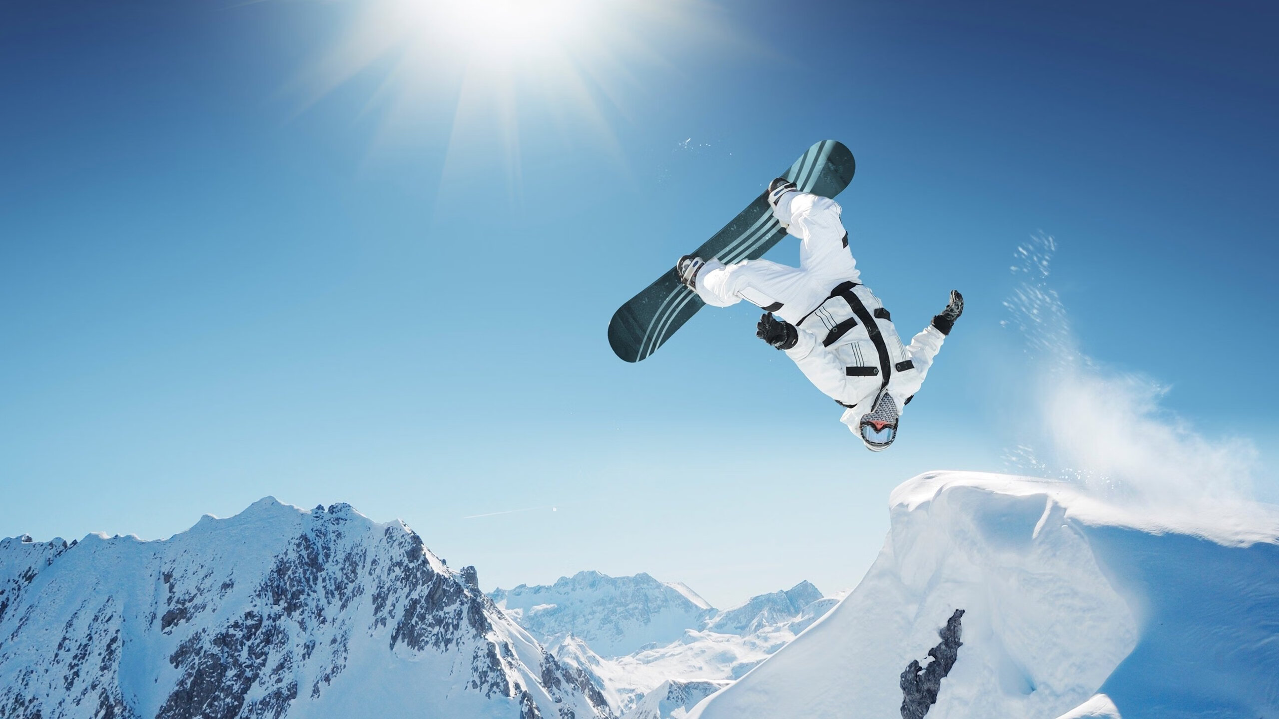 “青少年足球选拔赛火热举行，发掘潜力新秀”，青少年足球比赛规则