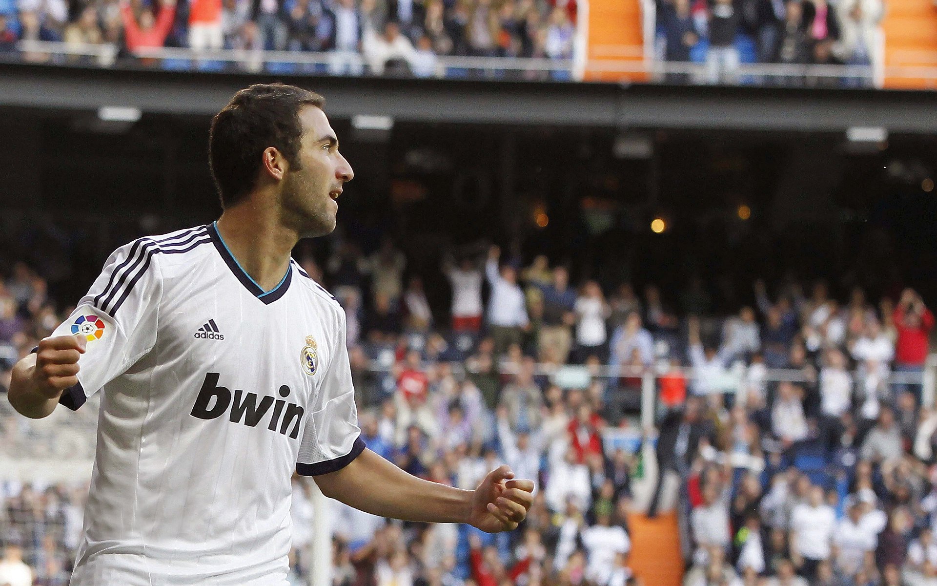 社交媒体上的精彩花絮不断更新，社交网络花絮